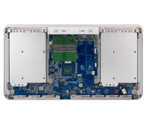 QNAP HS-453DX-8G - 466895 - zdjęcie 3